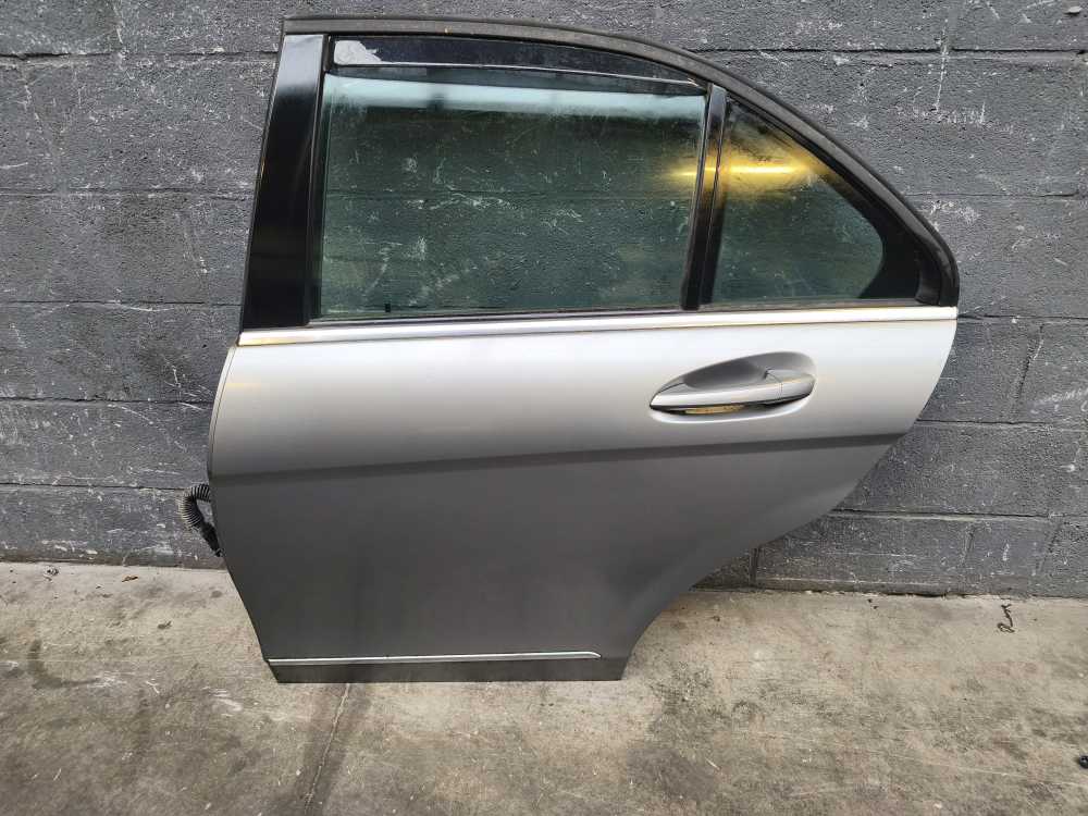 PORTE ARRIERE GAUCHE MERCEDES W204 - Vue 1